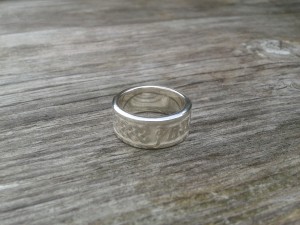 Trouwring; ontwerp samen met de klant. Uniek en de naam is van twee kanten te lezen. 